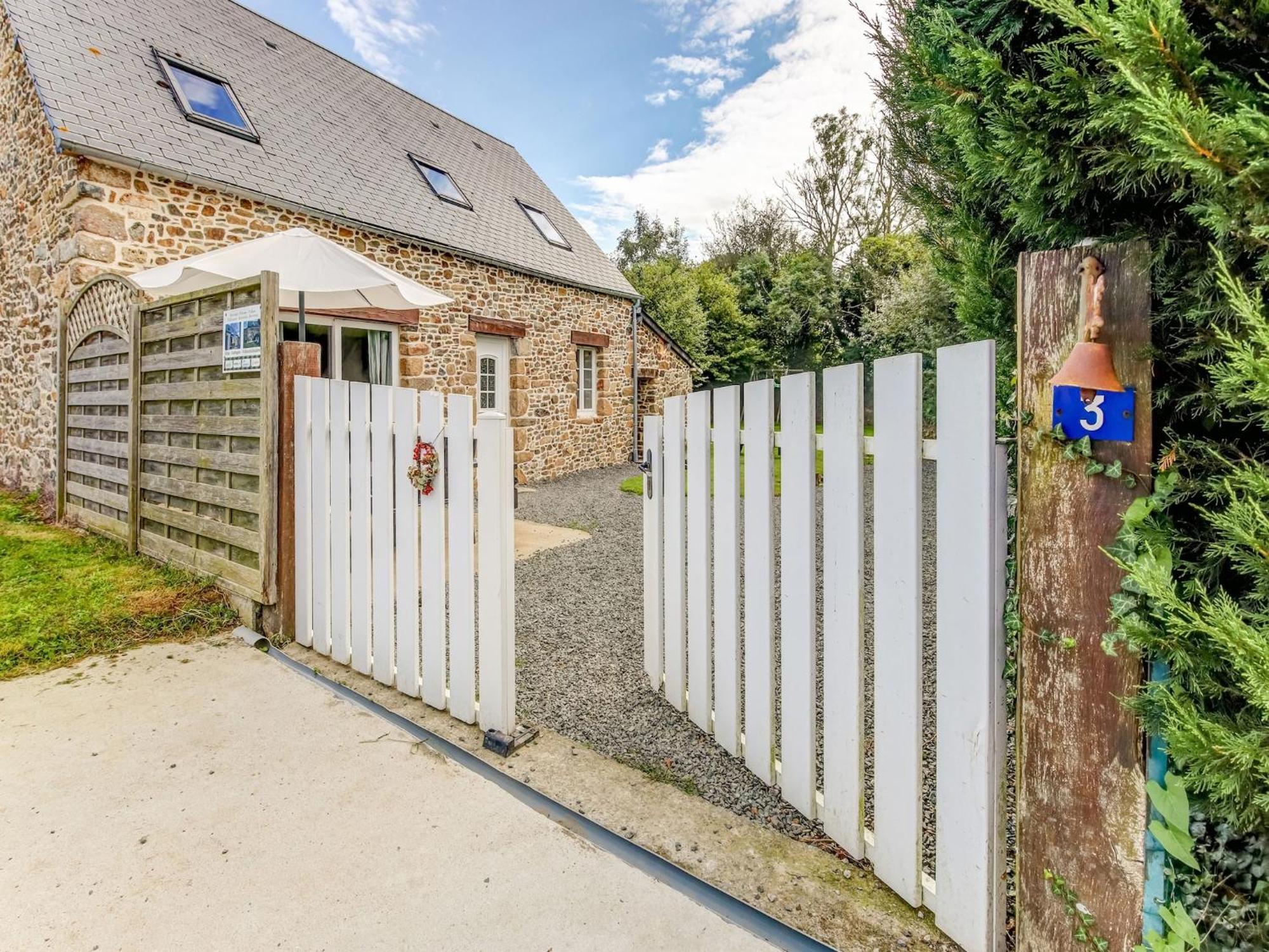 Holiday Home With Garden In Brainville Extérieur photo