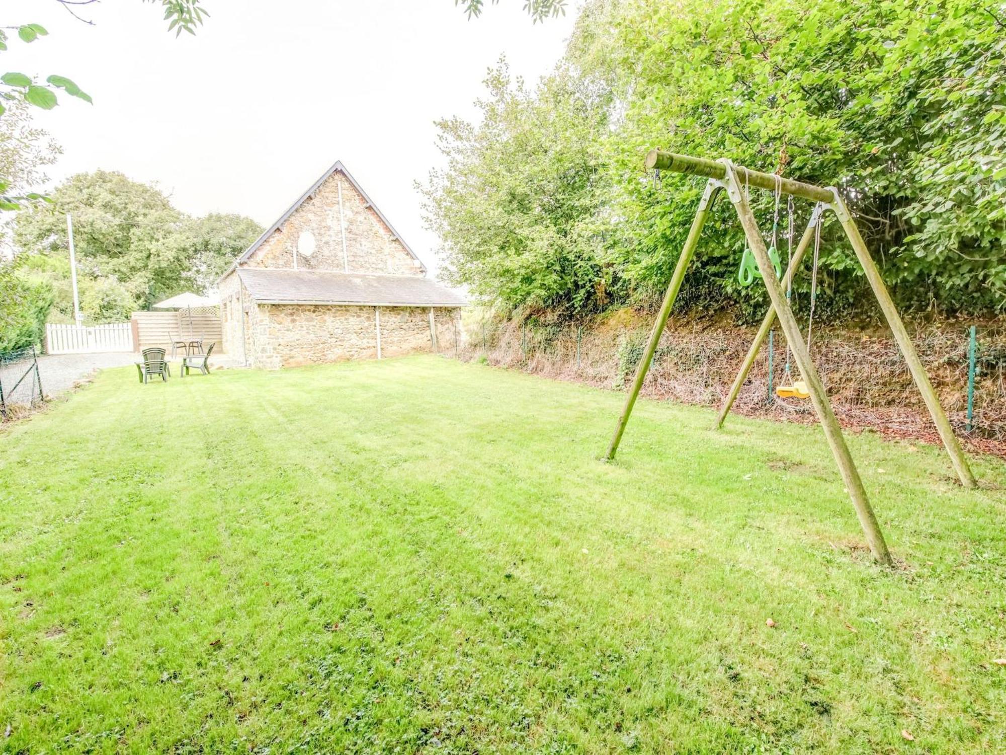 Holiday Home With Garden In Brainville Extérieur photo